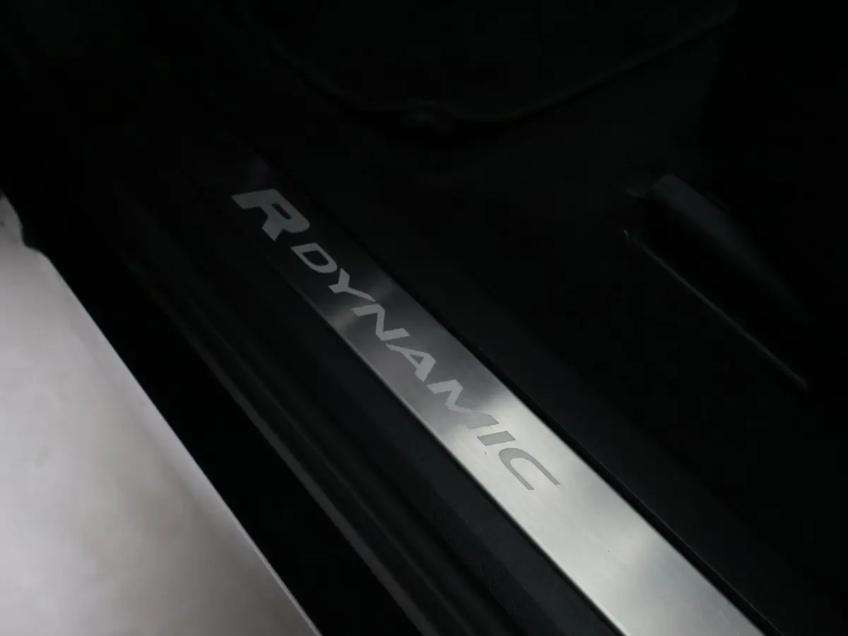 1.5 P300e AWD BRONZE COLLECTION R DYNAMIC + PANORAMA | TREKHAAK | MERIDIAN | 20 INCH