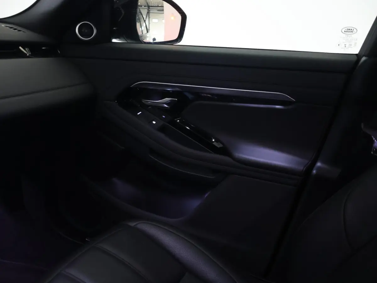 1.5 P300e AWD BRONZE COLLECTION R DYNAMIC + PANORAMA | TREKHAAK | MERIDIAN | 20 INCH