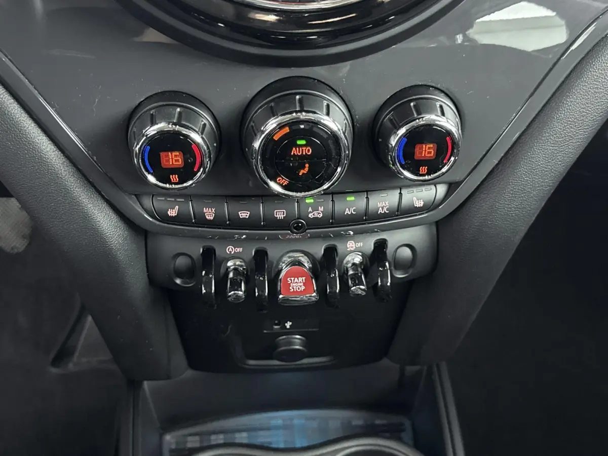 1.5 One Chili | Climate Control | Stoelverwaming | Navigatie | Speed Limiter |