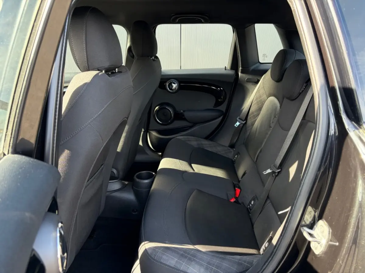 1.5 Aut. Cooper LED Sportstoelen Leder Navi Cruise PDC