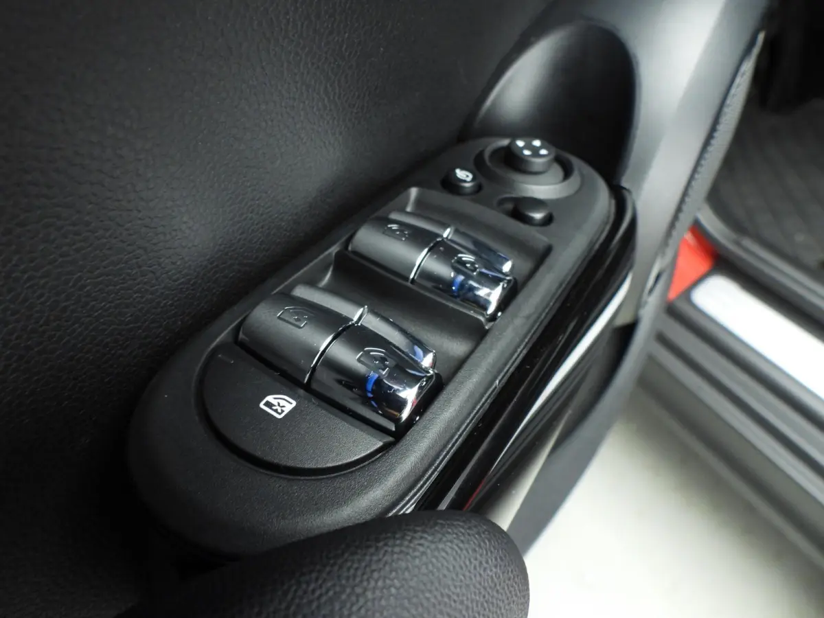 2.0 Cooper S Resolute Edition | Stuurwielverwarming | Achteruitrijcamera | Stoelverwarming | Navigatie | Comfort-Acces |