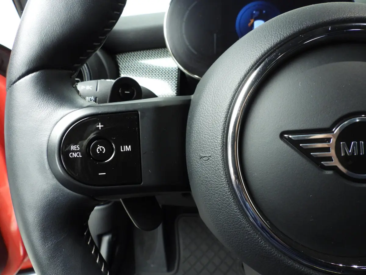 2.0 Cooper S Resolute Edition | Stuurwielverwarming | Achteruitrijcamera | Stoelverwarming | Navigatie | Comfort-Acces |