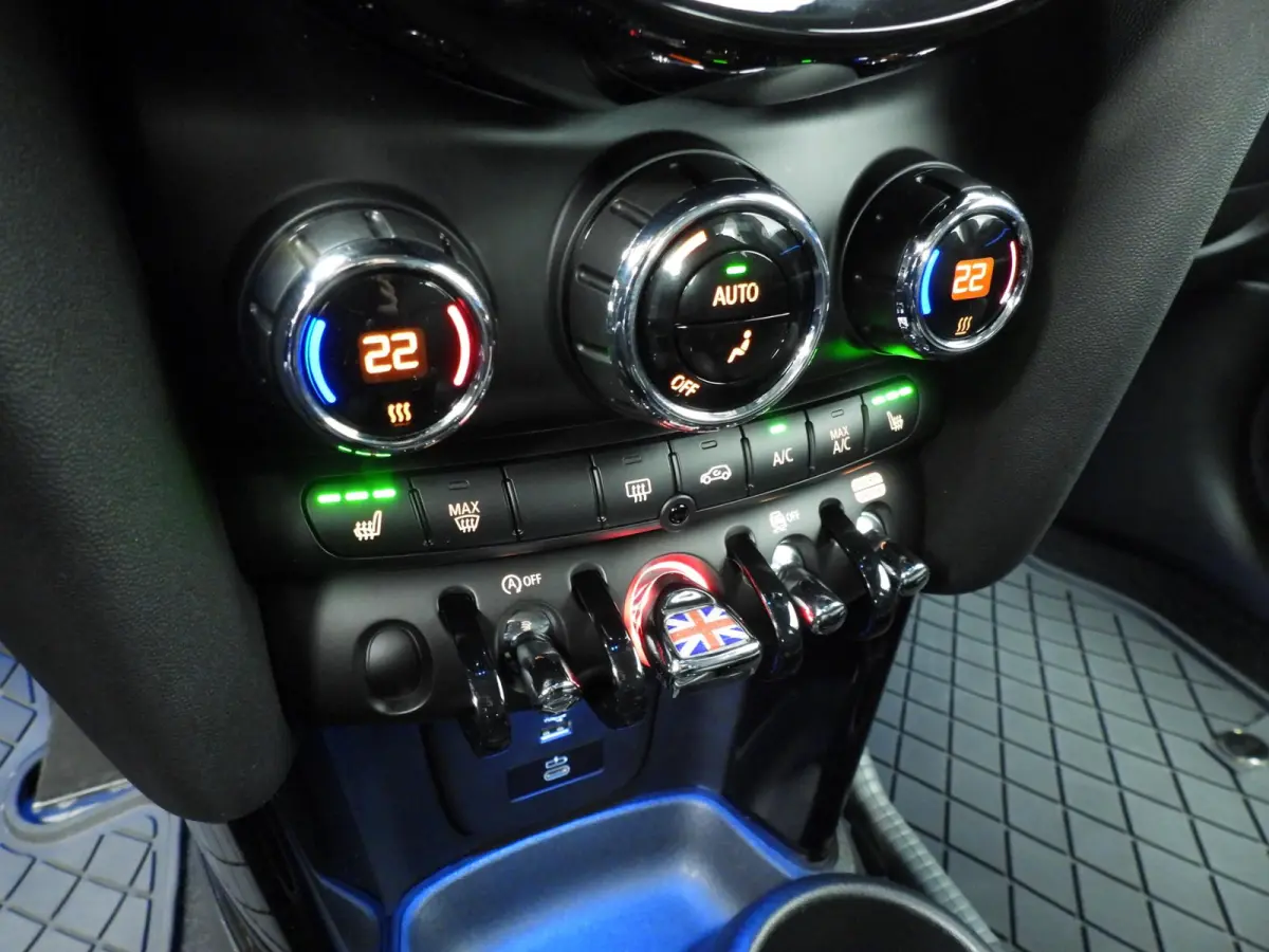 2.0 Cooper S Resolute Edition | Stuurwielverwarming | Achteruitrijcamera | Stoelverwarming | Navigatie | Comfort-Acces |