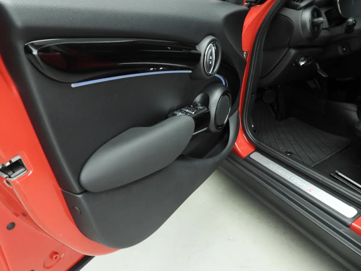 2.0 Cooper S Resolute Edition | Stuurwielverwarming | Achteruitrijcamera | Stoelverwarming | Navigatie | Comfort-Acces |