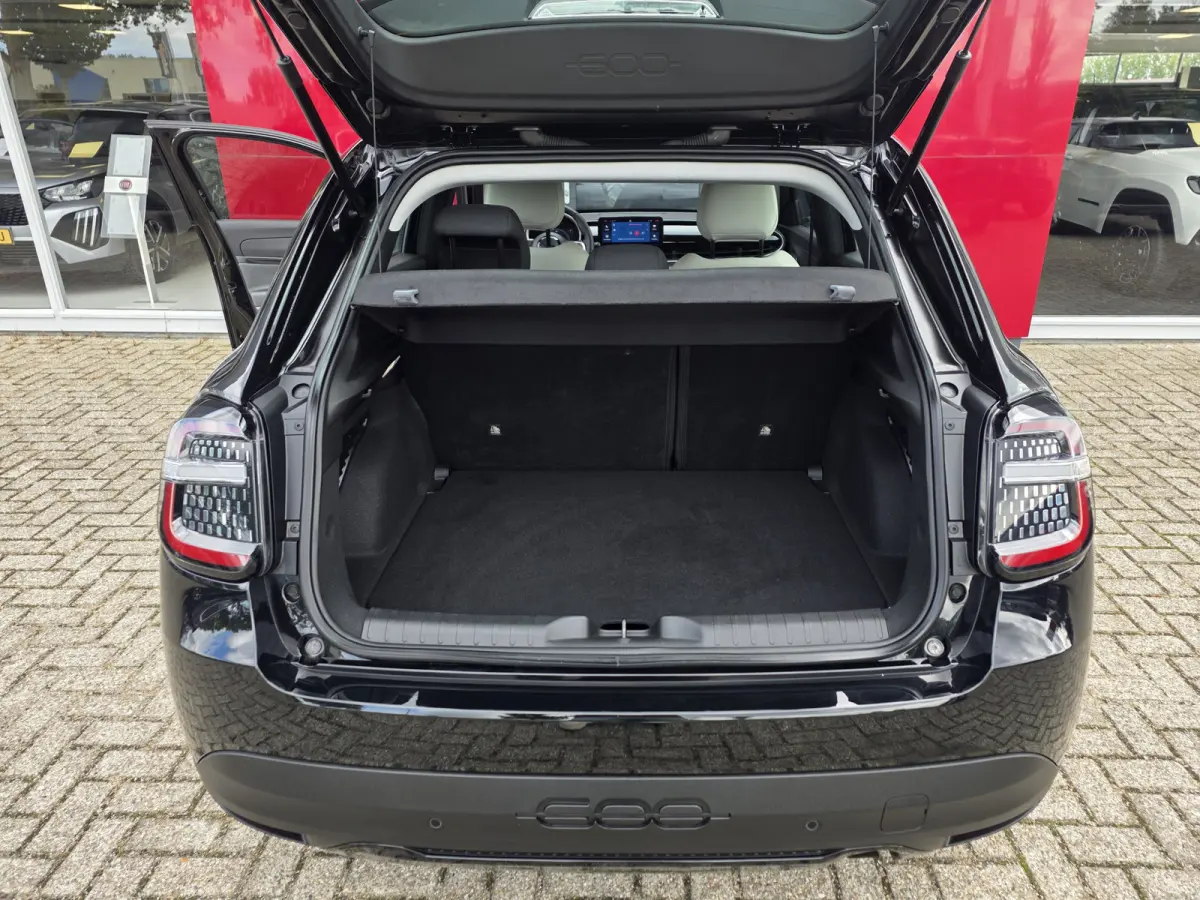 1.2T 100 Hybrid Urban | LED | CarPlay | Camera \ Style Pack | Winter Pack