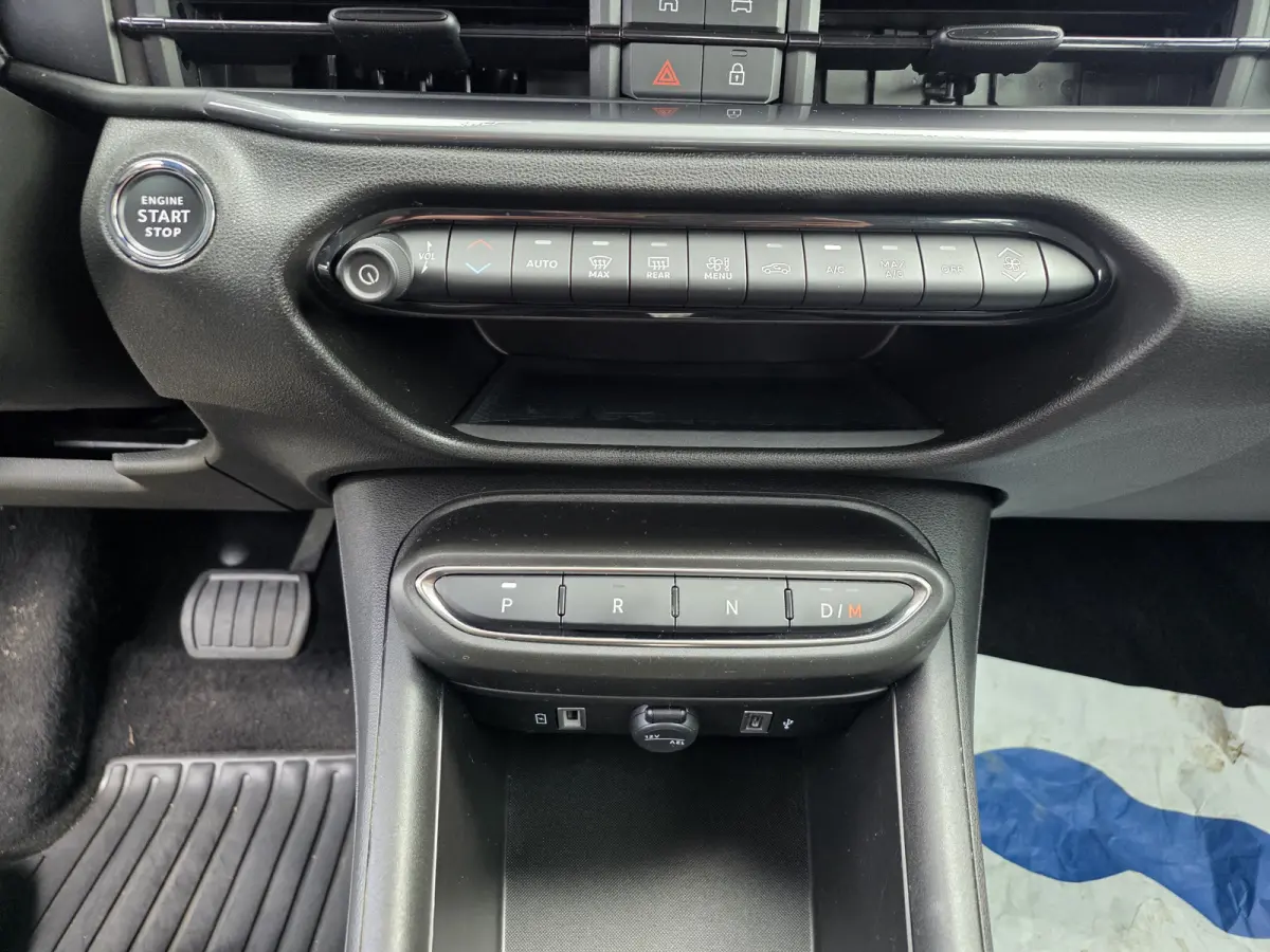 1.2T 100 Hybrid Urban | LED | CarPlay | Camera \ Style Pack | Winter Pack