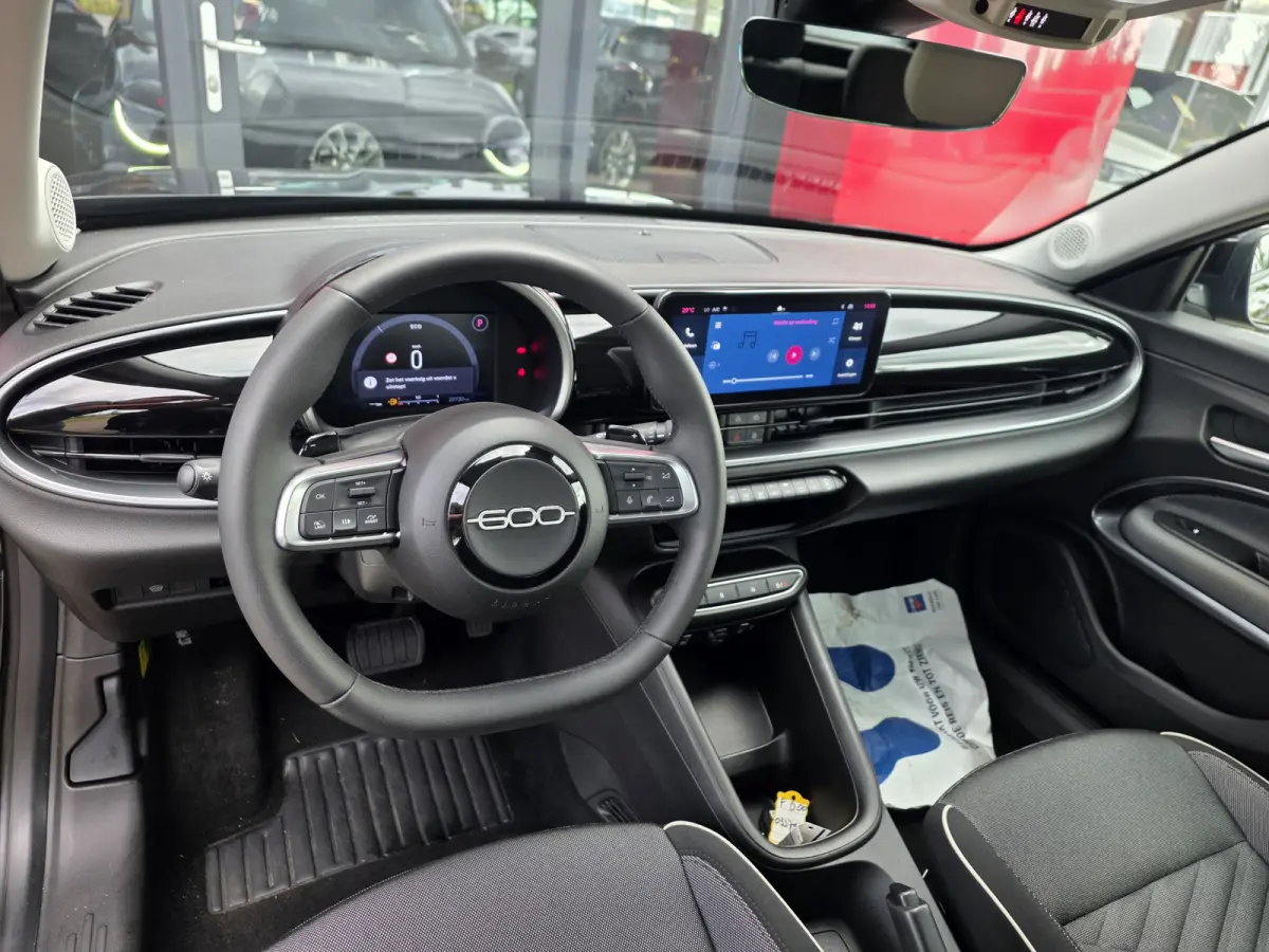 1.2T 100 Hybrid Urban | LED | CarPlay | Camera \ Style Pack | Winter Pack