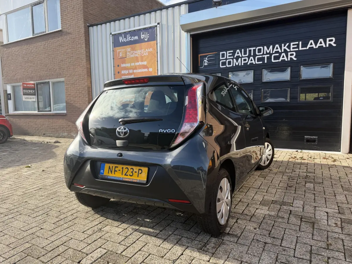 1.0 VVT-i x | SLECHTS 42.409 KM | ELEK.RAMEN | CENTRALE VERGR. | UPGRADE MOGELIJK |