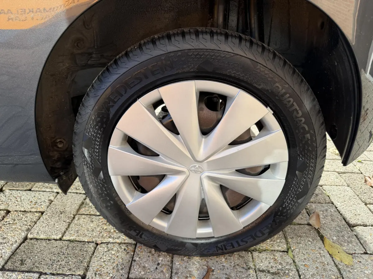 1.0 VVT-i x | SLECHTS 42.409 KM | ELEK.RAMEN | CENTRALE VERGR. | UPGRADE MOGELIJK |