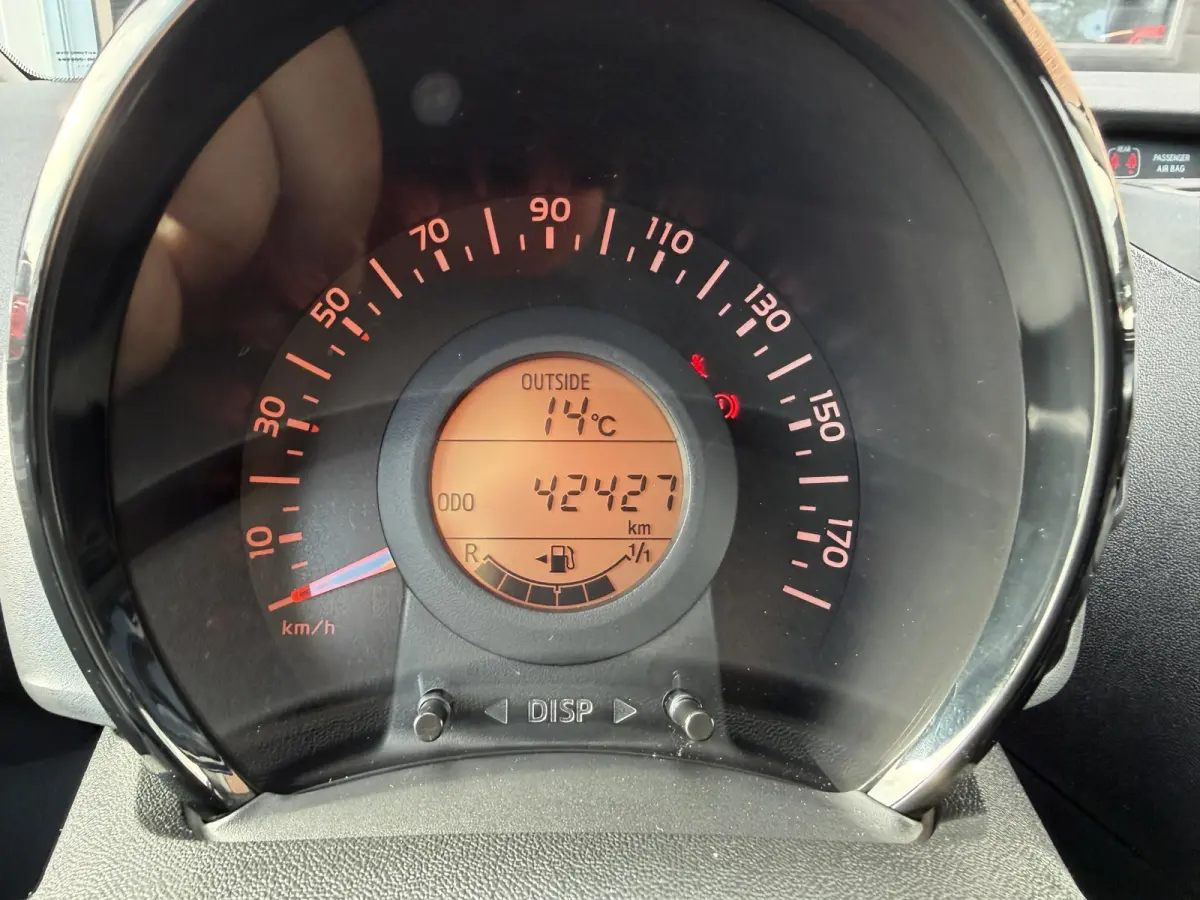 1.0 VVT-i x | SLECHTS 42.409 KM | ELEK.RAMEN | CENTRALE VERGR. | UPGRADE MOGELIJK |