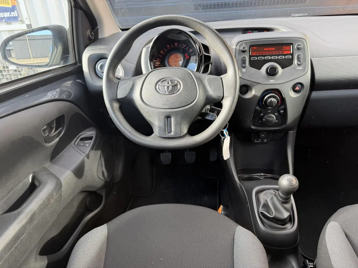 1.0 VVT-i x | SLECHTS 42.409 KM | ELEK.RAMEN | CENTRALE VERGR. | UPGRADE MOGELIJK |