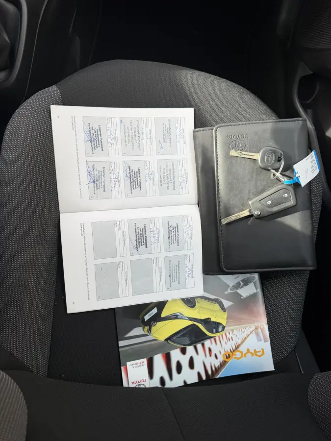 1.0 VVT-i x | SLECHTS 42.409 KM | ELEK.RAMEN | CENTRALE VERGR. | UPGRADE MOGELIJK |