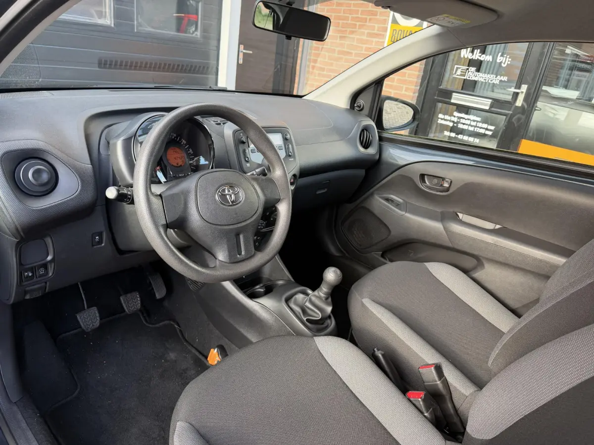 1.0 VVT-i x | SLECHTS 42.409 KM | ELEK.RAMEN | CENTRALE VERGR. | UPGRADE MOGELIJK |