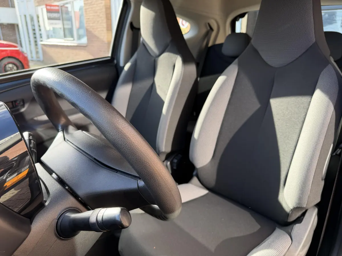 1.0 VVT-i x | SLECHTS 42.409 KM | ELEK.RAMEN | CENTRALE VERGR. | UPGRADE MOGELIJK |