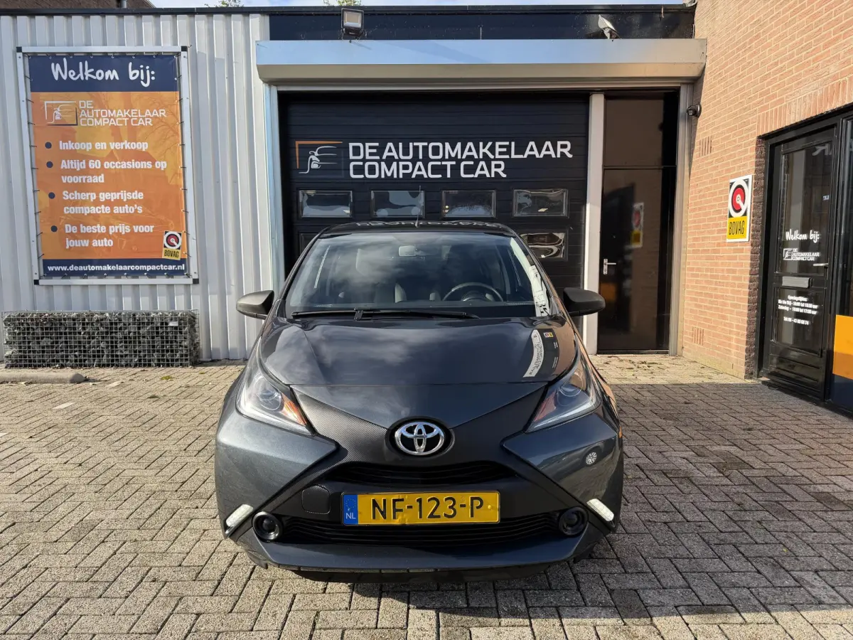 1.0 VVT-i x | SLECHTS 42.409 KM | ELEK.RAMEN | CENTRALE VERGR. | UPGRADE MOGELIJK |