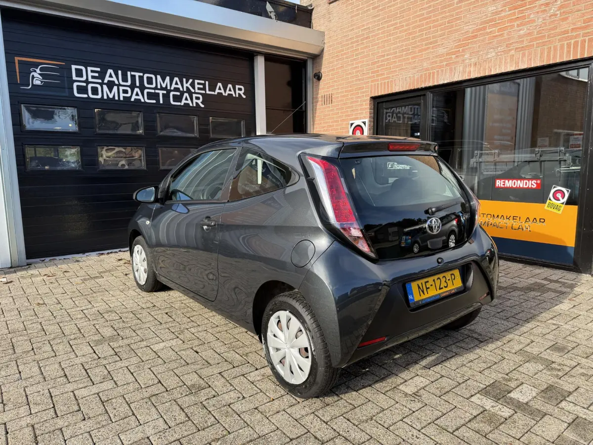 1.0 VVT-i x | SLECHTS 42.409 KM | ELEK.RAMEN | CENTRALE VERGR. | UPGRADE MOGELIJK |