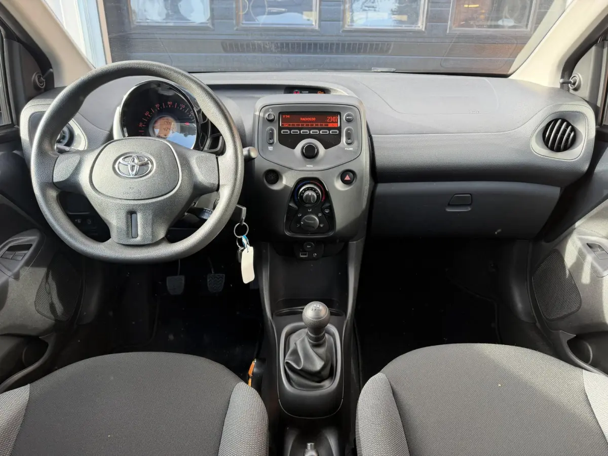 1.0 VVT-i x | SLECHTS 42.409 KM | ELEK.RAMEN | CENTRALE VERGR. | UPGRADE MOGELIJK |