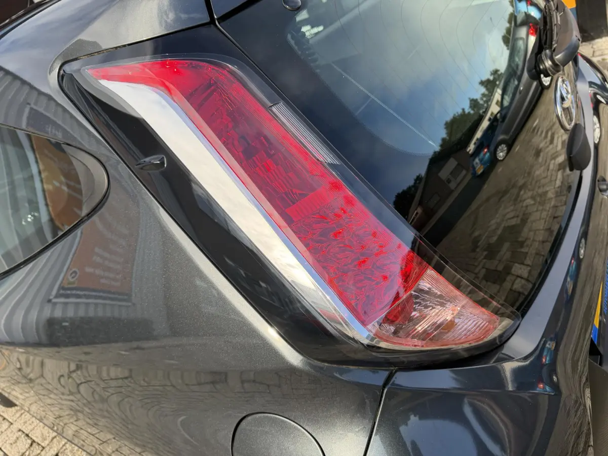 1.0 VVT-i x | SLECHTS 42.409 KM | ELEK.RAMEN | CENTRALE VERGR. | UPGRADE MOGELIJK |