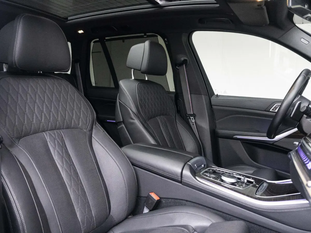 xDrive50e | M Sportpakket Pro | Driving Assistant Professional | Comfort Access | Soft Close | 22 inch | Panoramadak | Harman Kardon | Comfort Stoelen | Trekhaak