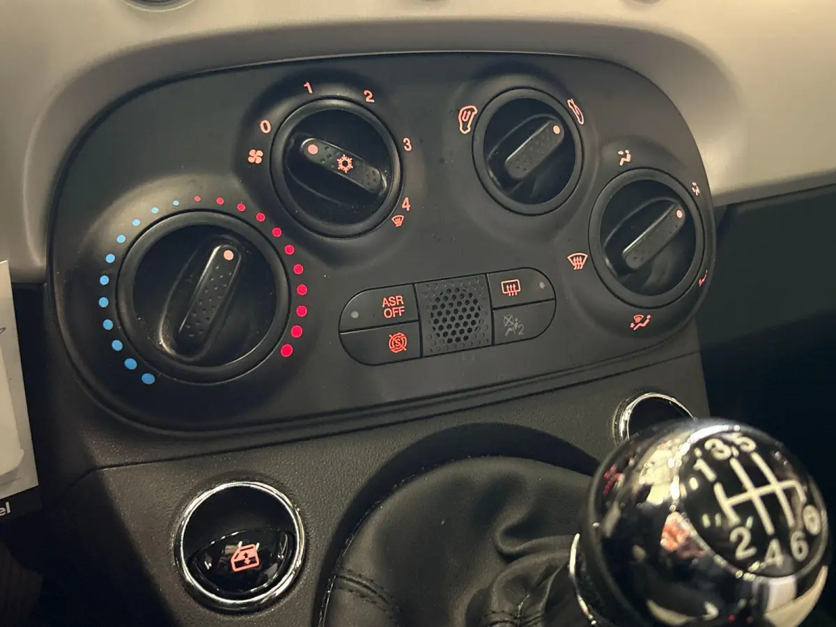 1.0 Hybrid Star | Apple Carplay/Android Auto | Parkeersensoren | LMV 15" | Glazen Panoramadak | Cruise control |