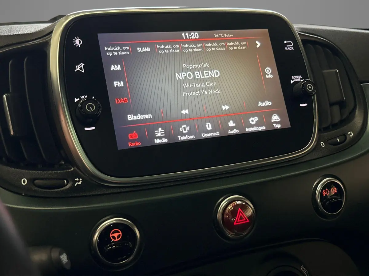 1.0 Hybrid Rockstar | Navigatiesysteem | Climate Control | Parkeersensoren | LMV 16" | Apple Carplay/Android Auto |