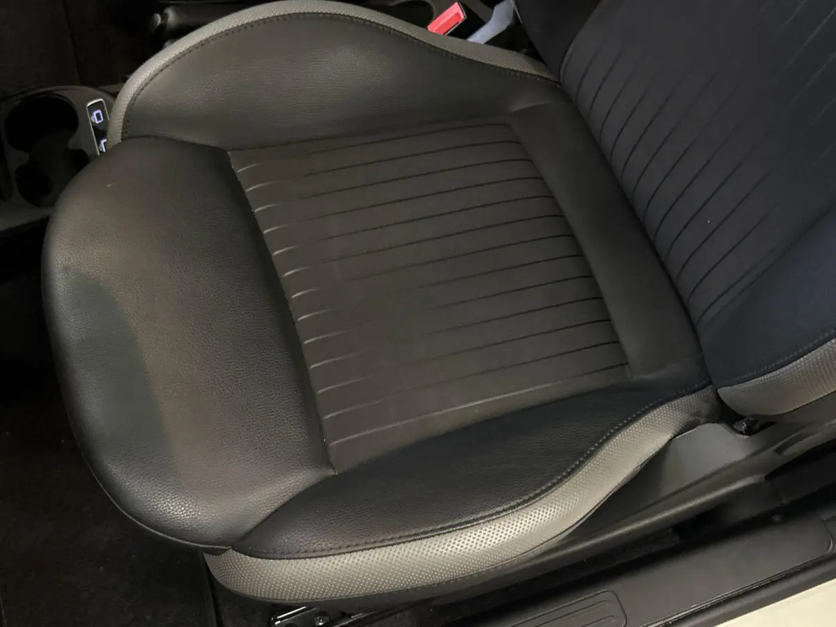 1.0 Hybrid Rockstar | Navigatiesysteem | Climate Control | Parkeersensoren | LMV 16" | Apple Carplay/Android Auto |