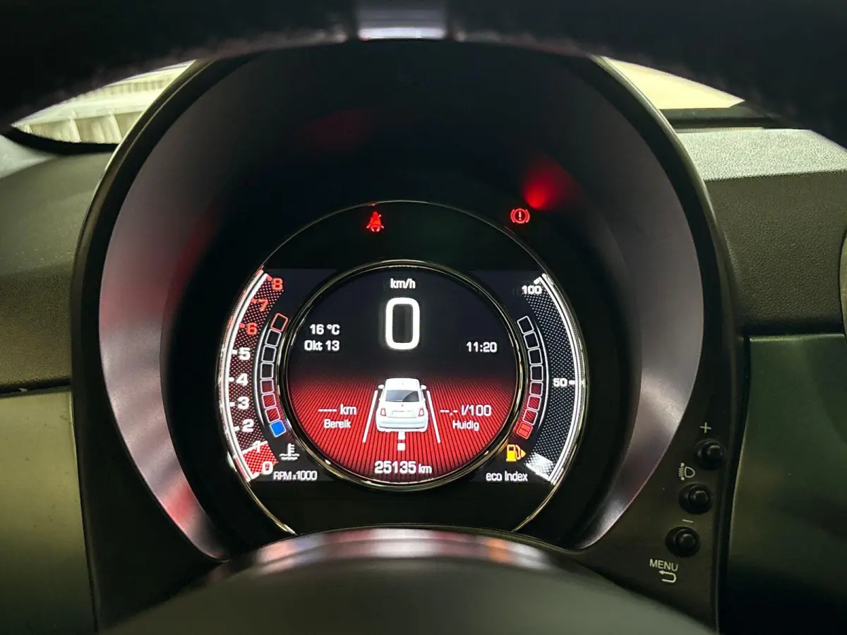 1.0 Hybrid Rockstar | Navigatiesysteem | Climate Control | Parkeersensoren | LMV 16" | Apple Carplay/Android Auto |