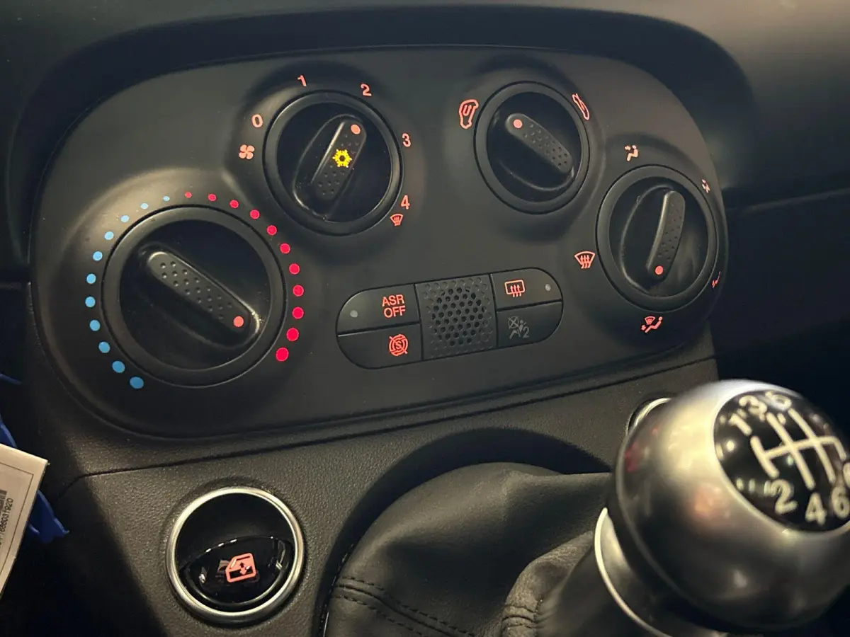 1.0 Hybrid Rockstar | Navigatiesysteem | Climate Control | Parkeersensoren | LMV 16" | Apple Carplay/Android Auto |