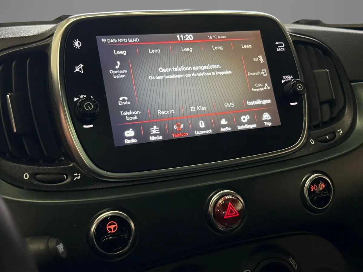 1.0 Hybrid Rockstar | Navigatiesysteem | Climate Control | Parkeersensoren | LMV 16" | Apple Carplay/Android Auto |