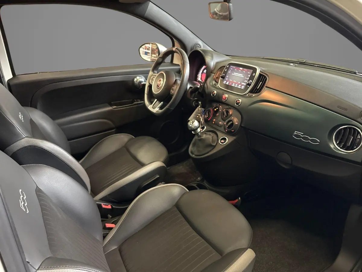 1.0 Hybrid Rockstar | Navigatiesysteem | Climate Control | Parkeersensoren | LMV 16" | Apple Carplay/Android Auto |
