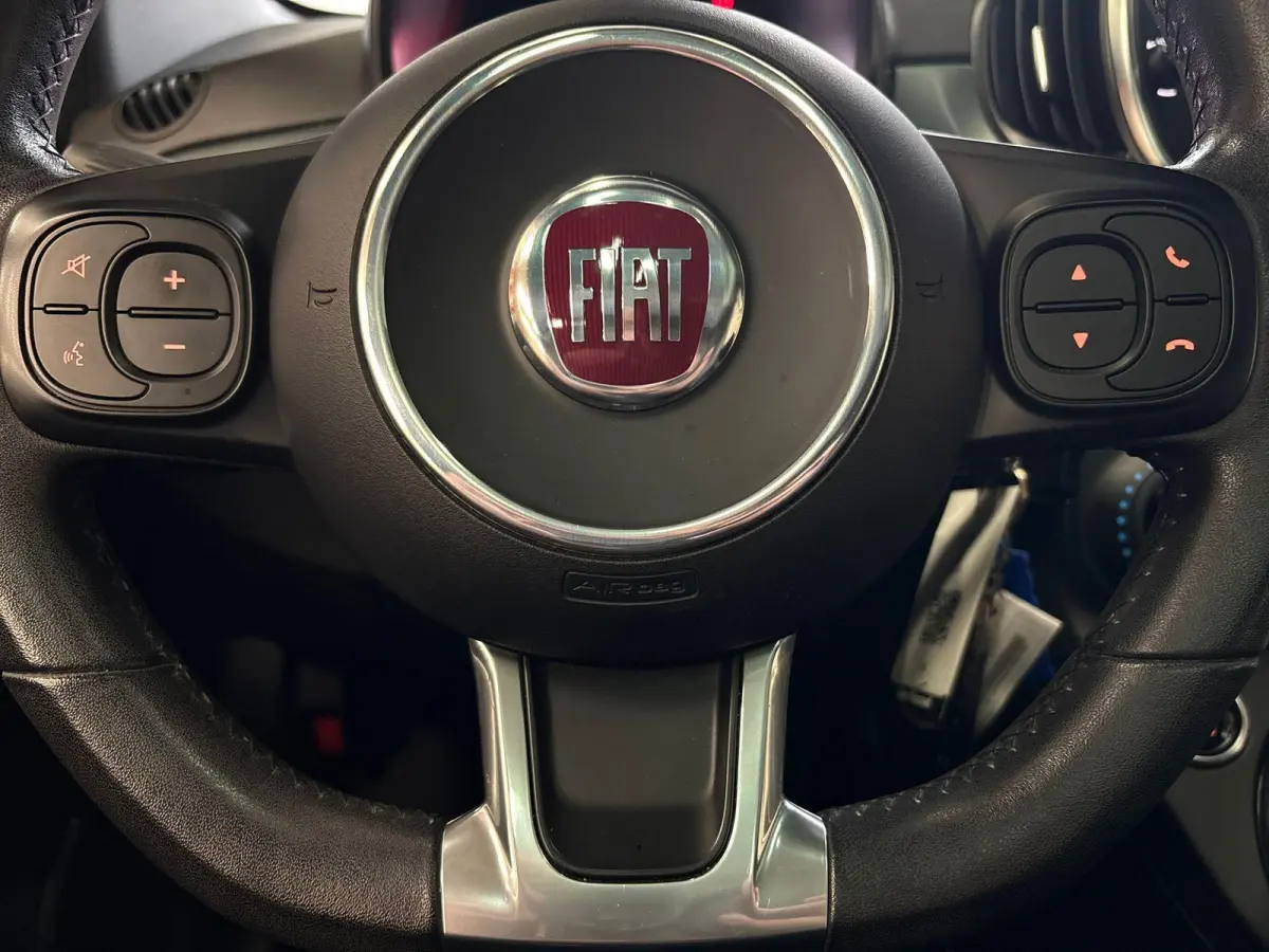 1.0 Hybrid Rockstar | Navigatiesysteem | Climate Control | Parkeersensoren | LMV 16" | Apple Carplay/Android Auto |
