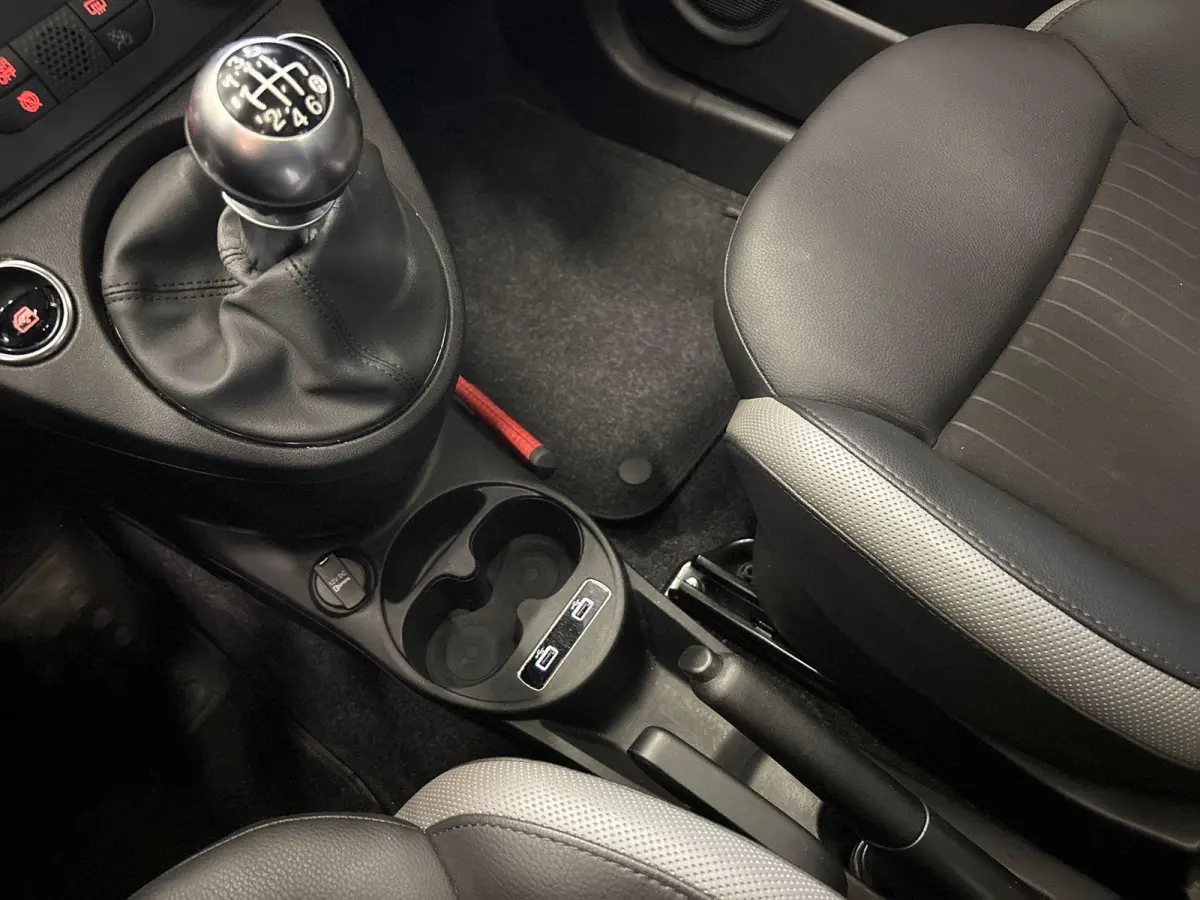 1.0 Hybrid Rockstar | Navigatiesysteem | Climate Control | Parkeersensoren | LMV 16" | Apple Carplay/Android Auto |