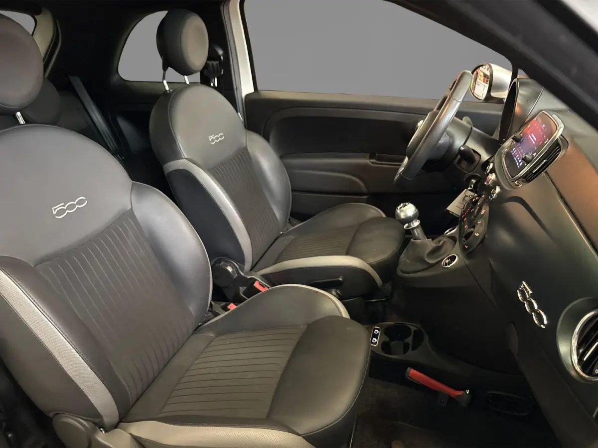 1.0 Hybrid Rockstar | Navigatiesysteem | Climate Control | Parkeersensoren | LMV 16" | Apple Carplay/Android Auto |