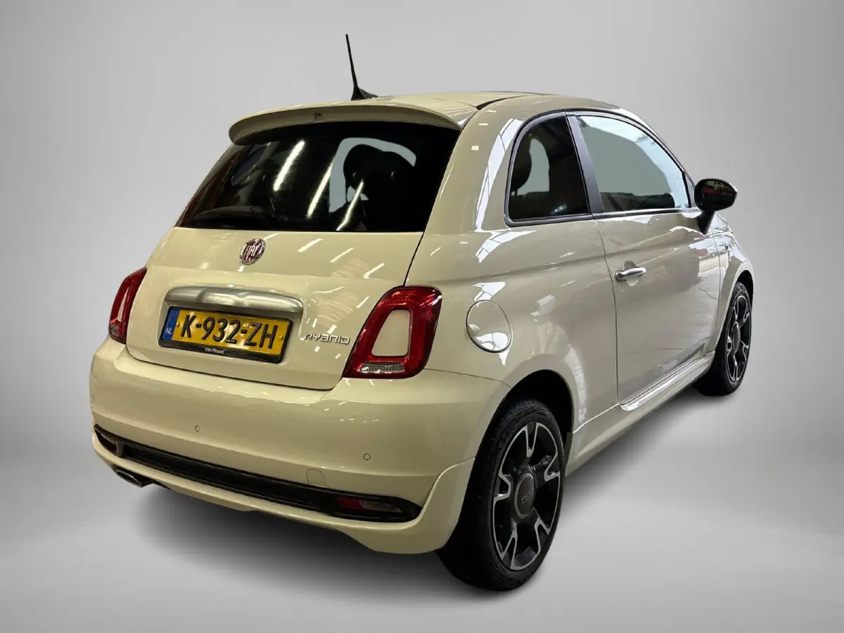 1.0 Hybrid Rockstar | Navigatiesysteem | Climate Control | Parkeersensoren | LMV 16" | Apple Carplay/Android Auto |