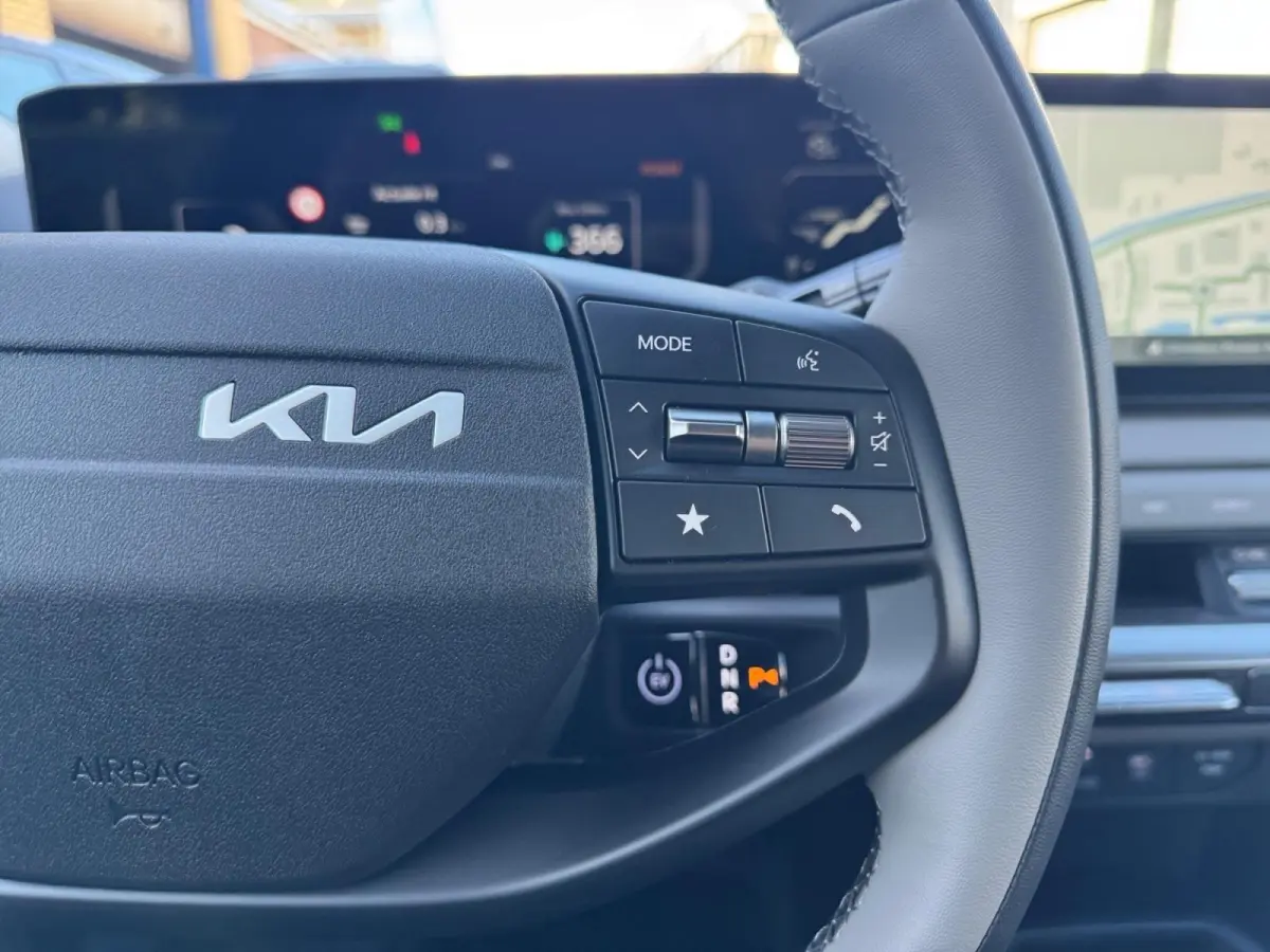 Air 58.3 kWh | Stoel + Stuurverwarming | Navigatie | Climate control | Adaptieve cruis control | Keyless | DEMO