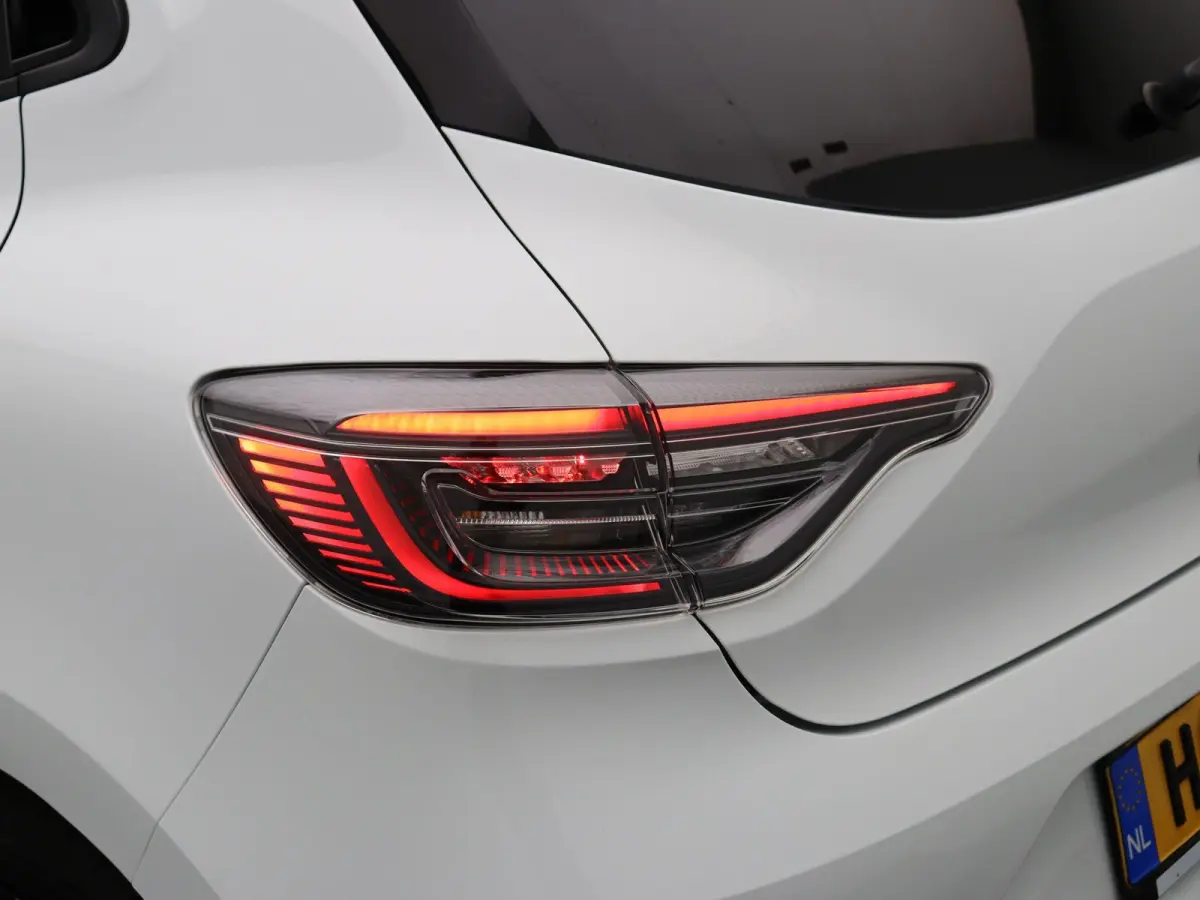 E-Tech Full Hybrid 145pk esprit Alpine | BOSE Audio | Trekhaak | Stoel- en stuurwielverwarming | 360 graden camera |