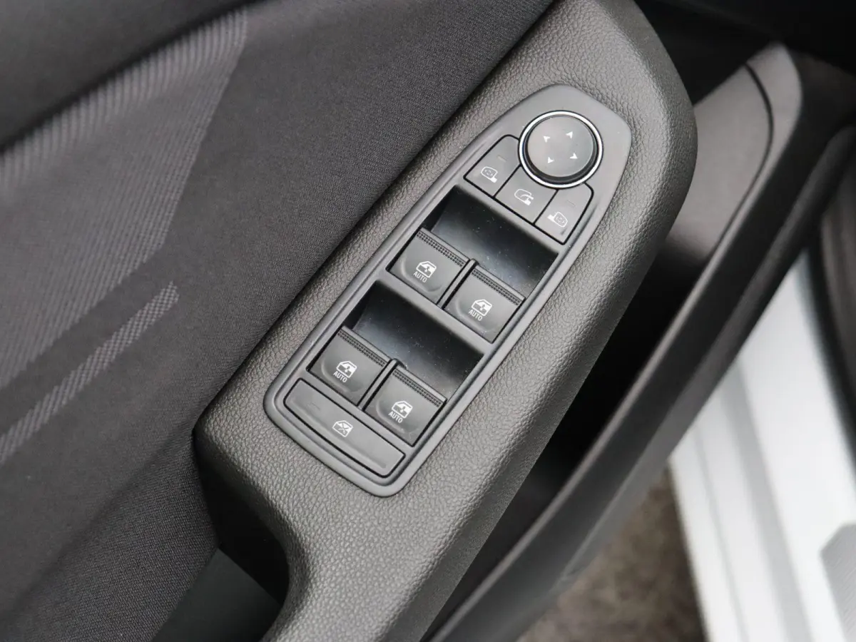 E-Tech Full Hybrid 145pk esprit Alpine | BOSE Audio | Trekhaak | Stoel- en stuurwielverwarming | 360 graden camera |