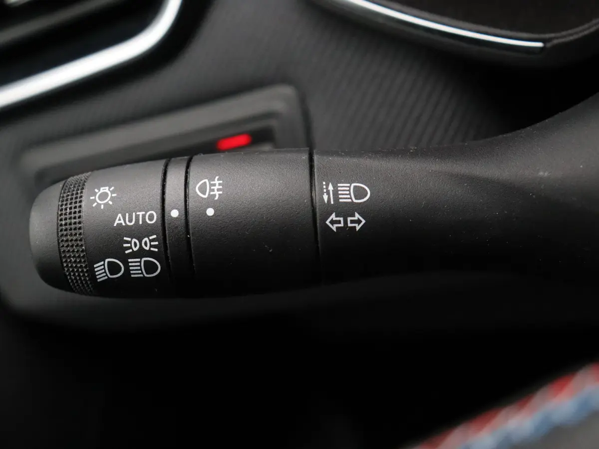 E-Tech Full Hybrid 145pk esprit Alpine | BOSE Audio | Trekhaak | Stoel- en stuurwielverwarming | 360 graden camera |