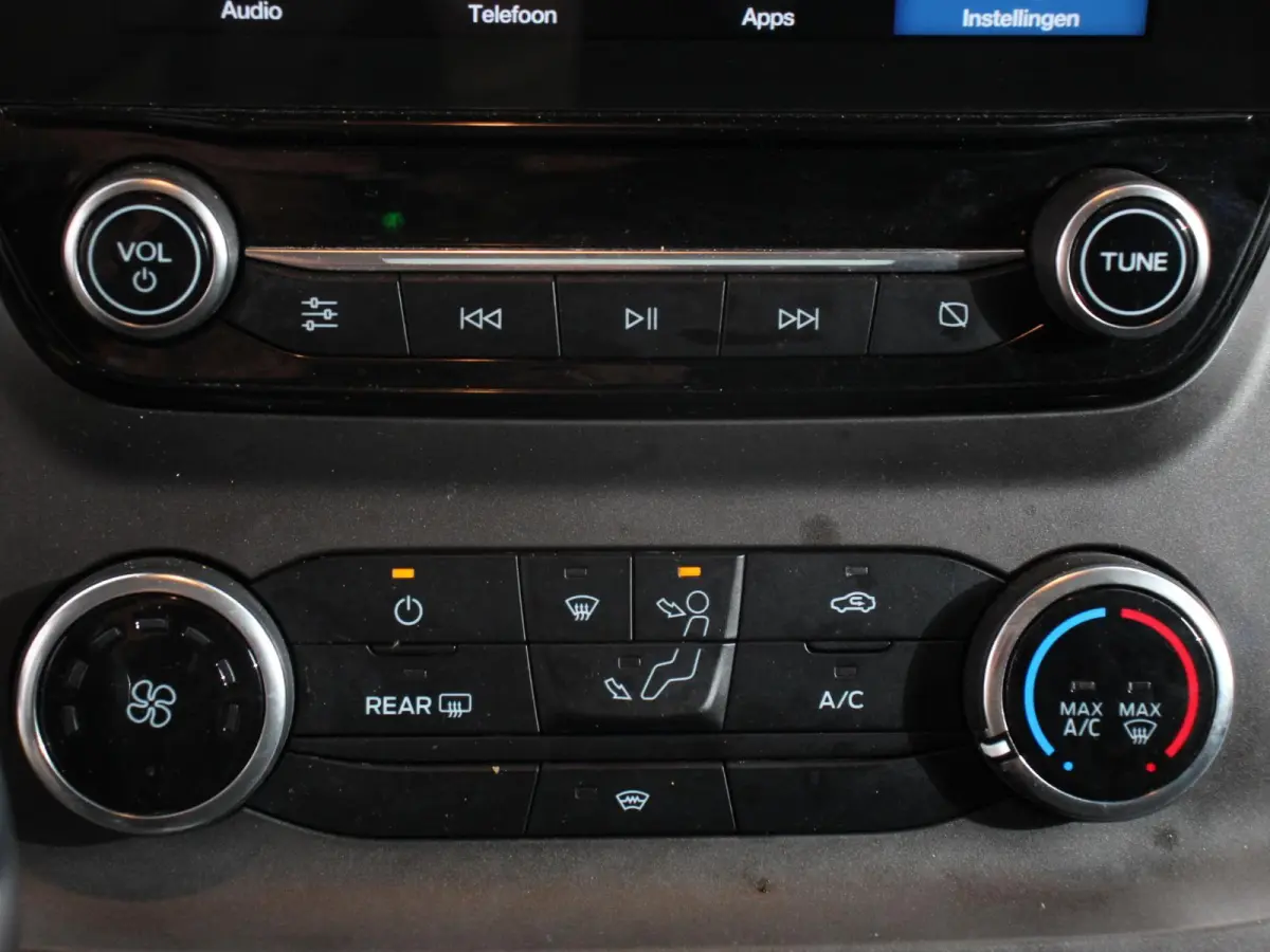 320 2.0 TDCI L2H1 Limited DC Navigatie Airco Lichtmetalen velgen Trekhaak Parkeersensoren Led Apple Carplay/ Android Auto