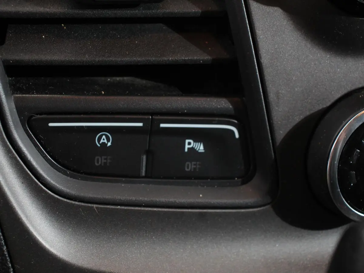 320 2.0 TDCI L2H1 Limited DC Navigatie Airco Lichtmetalen velgen Trekhaak Parkeersensoren Led Apple Carplay/ Android Auto