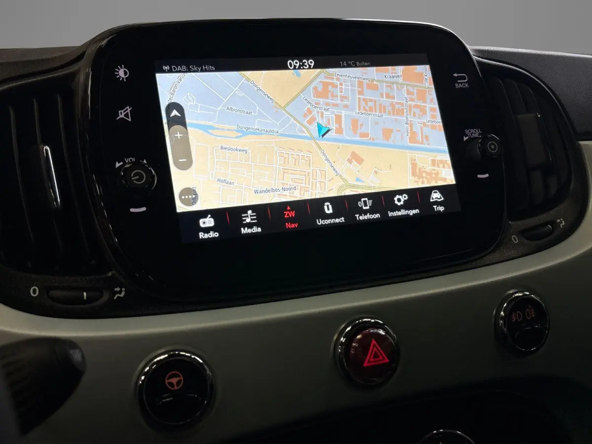 1.0 Hybrid Dolcevita | Apple Carplay/Android Auto | Airco | Glazen Panoramadak | Parkeersensoren | LMV 16" |