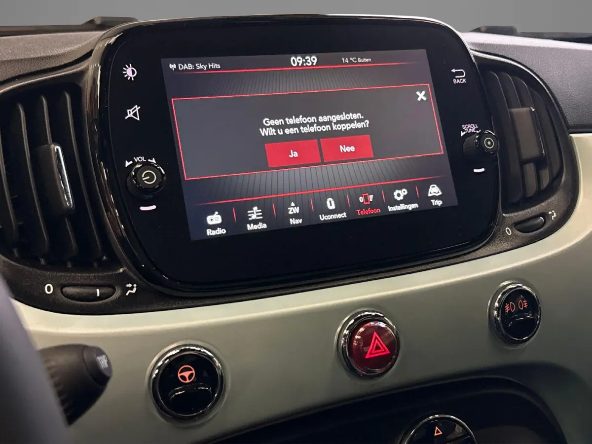 1.0 Hybrid Dolcevita | Apple Carplay/Android Auto | Airco | Glazen Panoramadak | Parkeersensoren | LMV 16" |