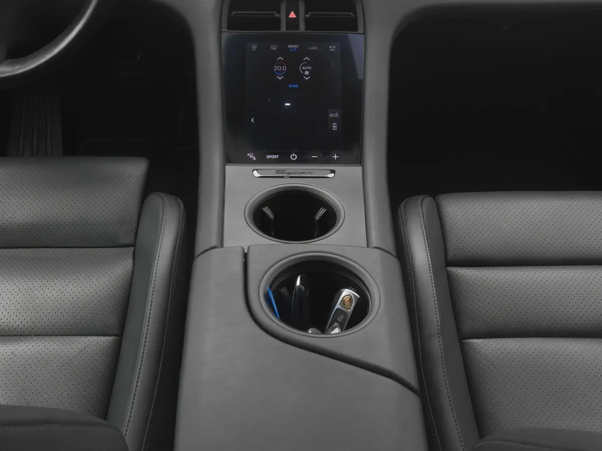 79 kWh | CAMERA | LEDER | KEYLESS