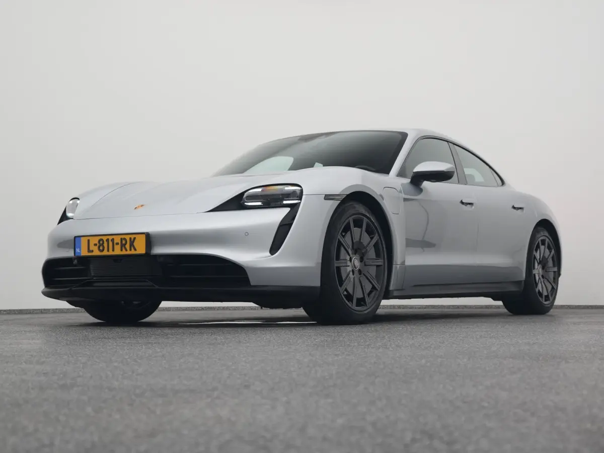 79 kWh | CAMERA | LEDER | KEYLESS