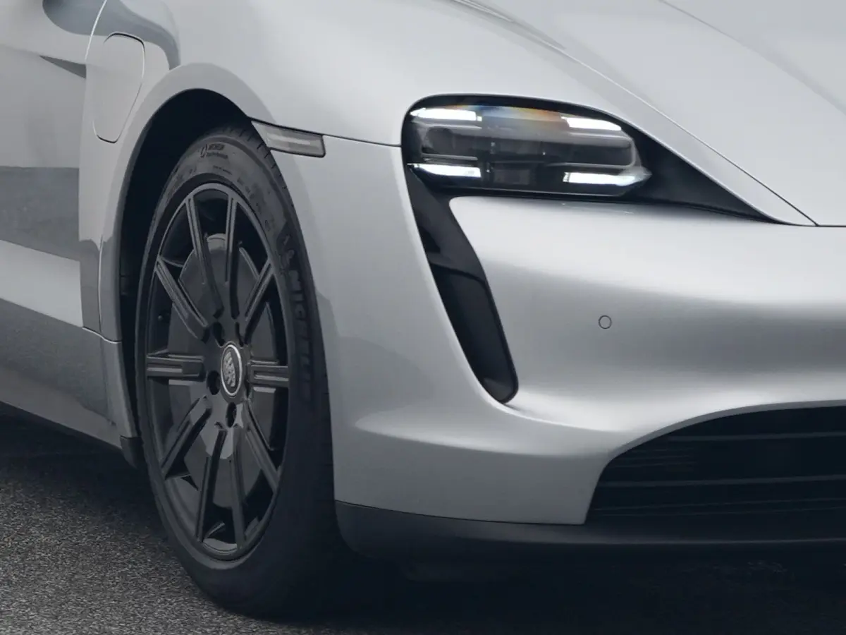 79 kWh | CAMERA | LEDER | KEYLESS