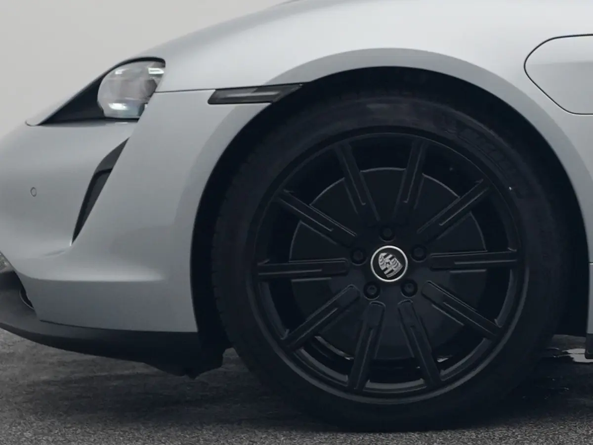 79 kWh | CAMERA | LEDER | KEYLESS