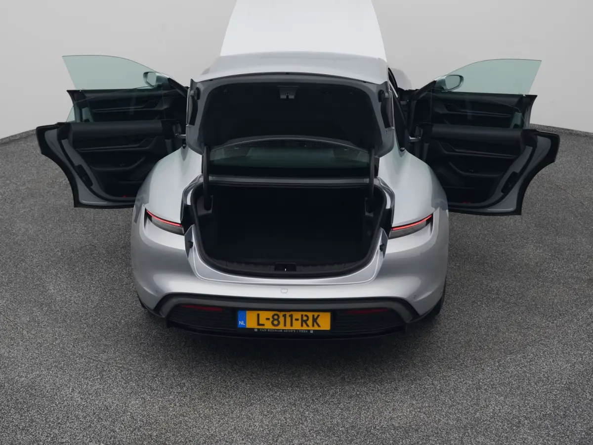 79 kWh | CAMERA | LEDER | KEYLESS