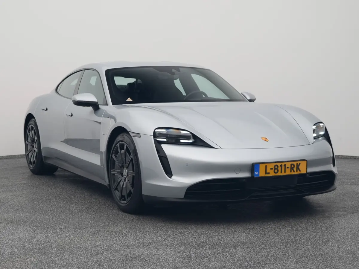 79 kWh | CAMERA | LEDER | KEYLESS