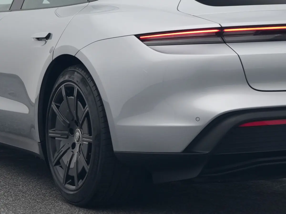 79 kWh | CAMERA | LEDER | KEYLESS