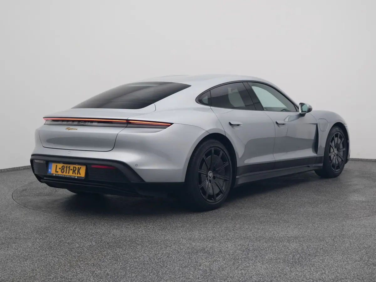 79 kWh | CAMERA | LEDER | KEYLESS